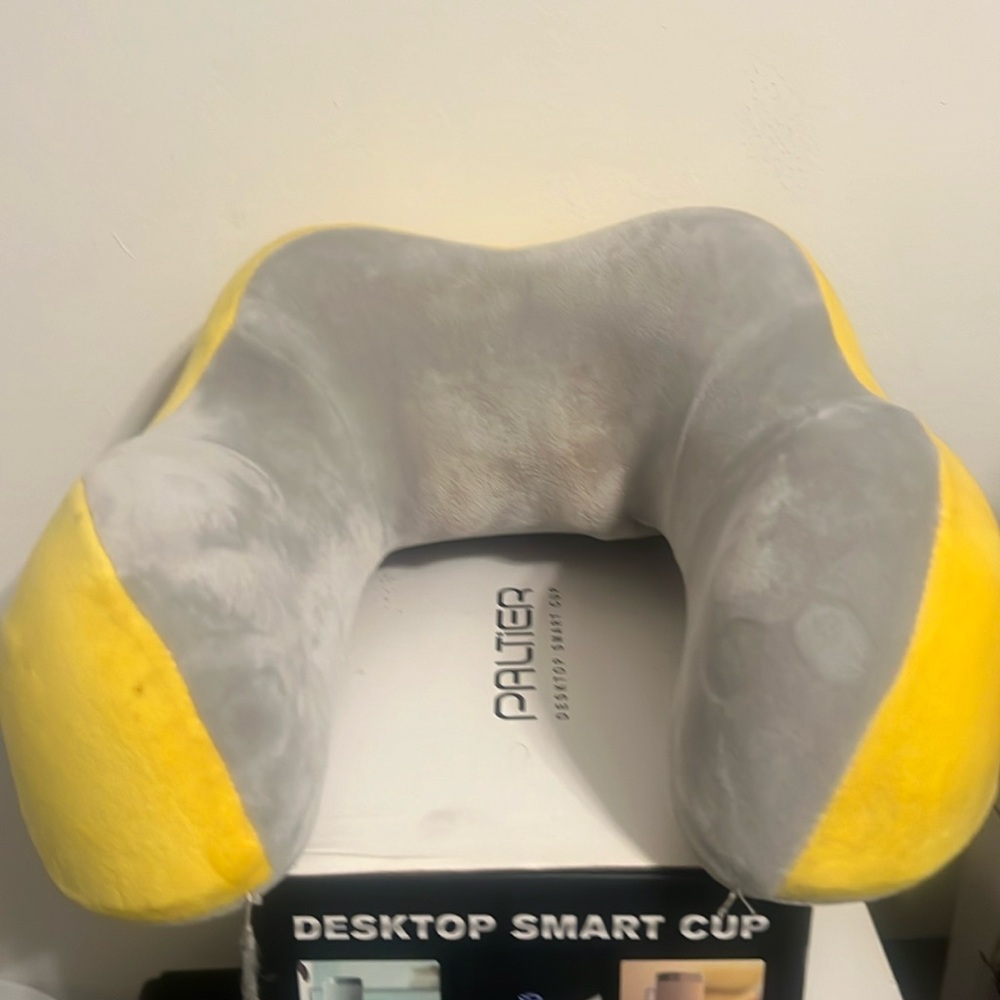 Travel neck pillow